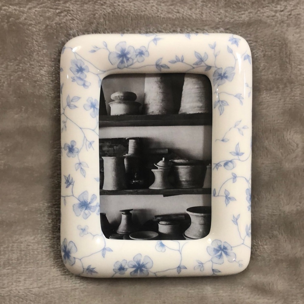 Sweet Floral Blue and White Frame